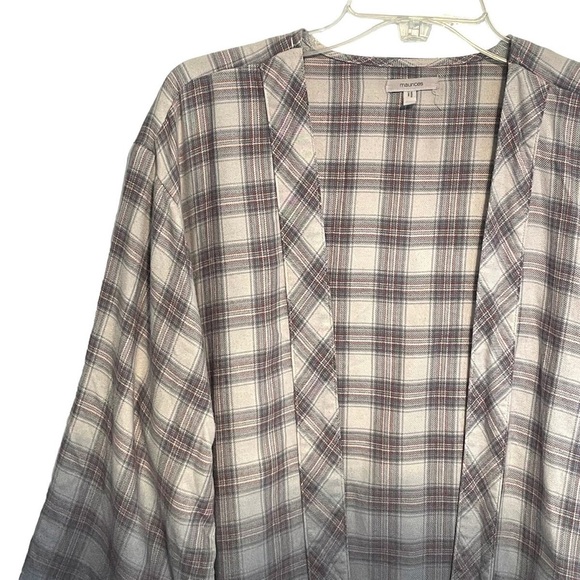 Maurices Medium Ombré Plaid Soft Cardigan in Grey-Blue - Picture 3 of 7